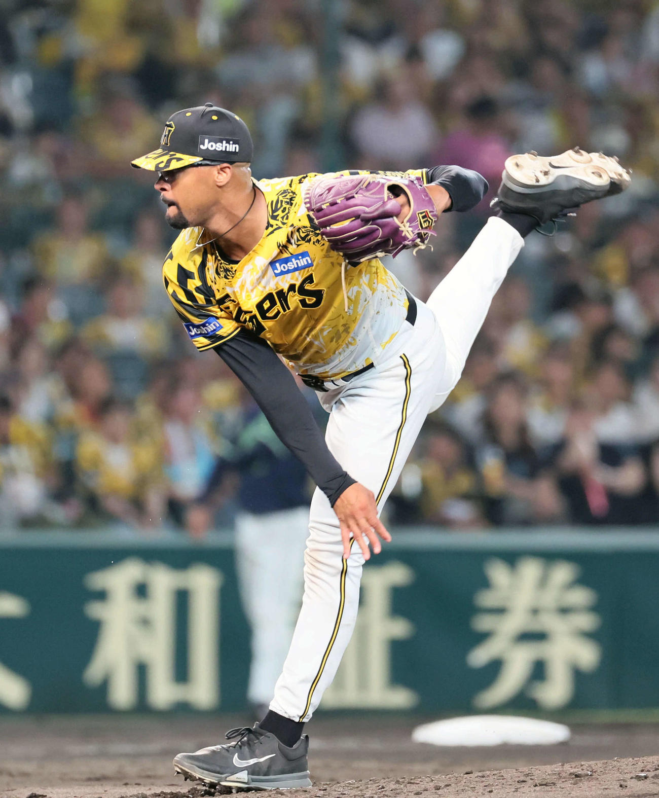阪神対ヤクルト　阪神先発のデュプランティエは7回を5安打2失点に抑える（撮影・宮崎幸一)