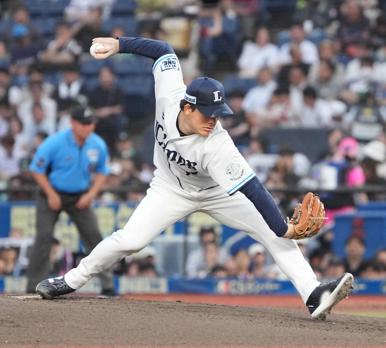 ロッテ対西武　西武先発の与座（撮影・小沢裕）
