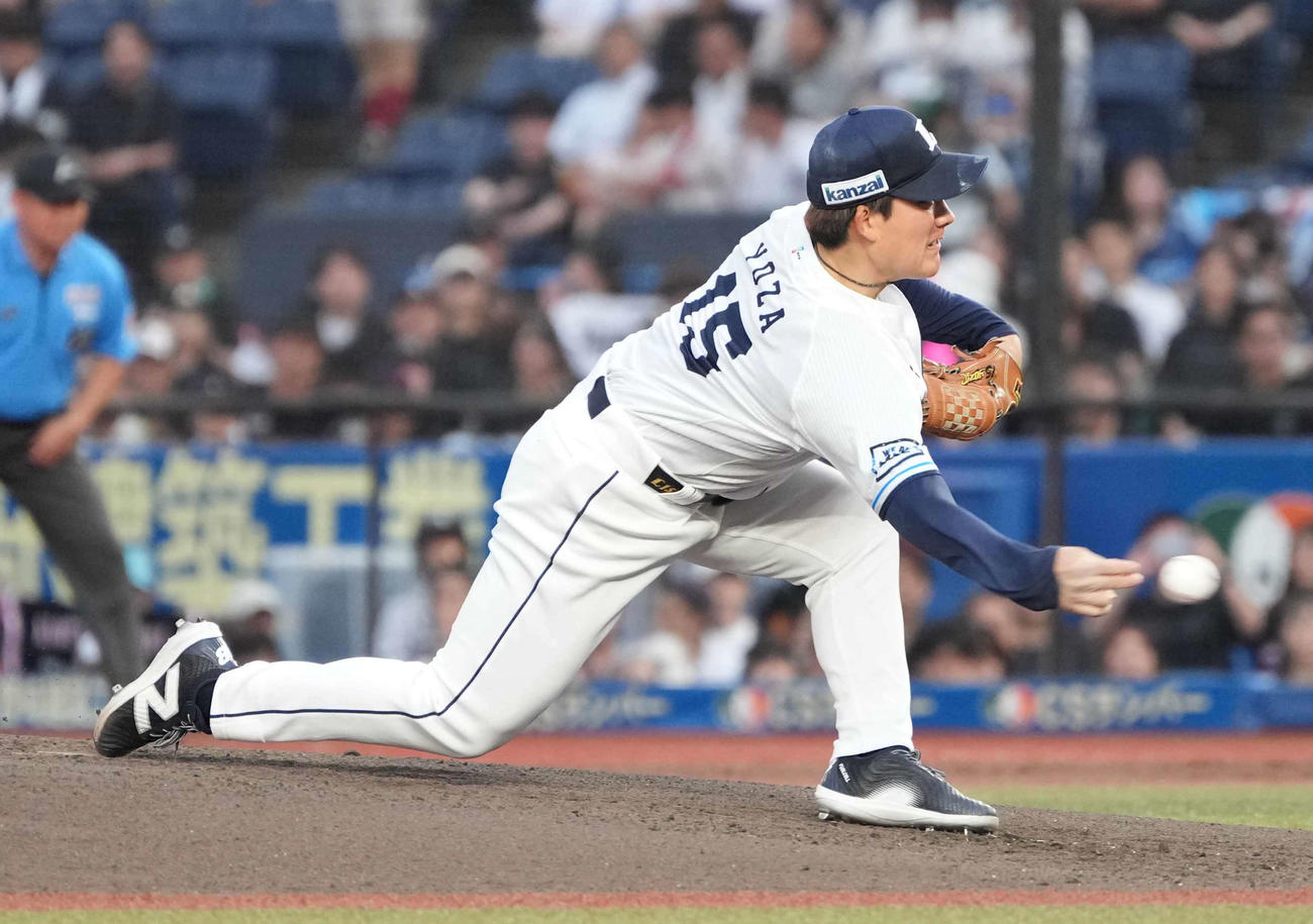 ロッテ対西武　西武先発の与座（撮影・小沢裕）