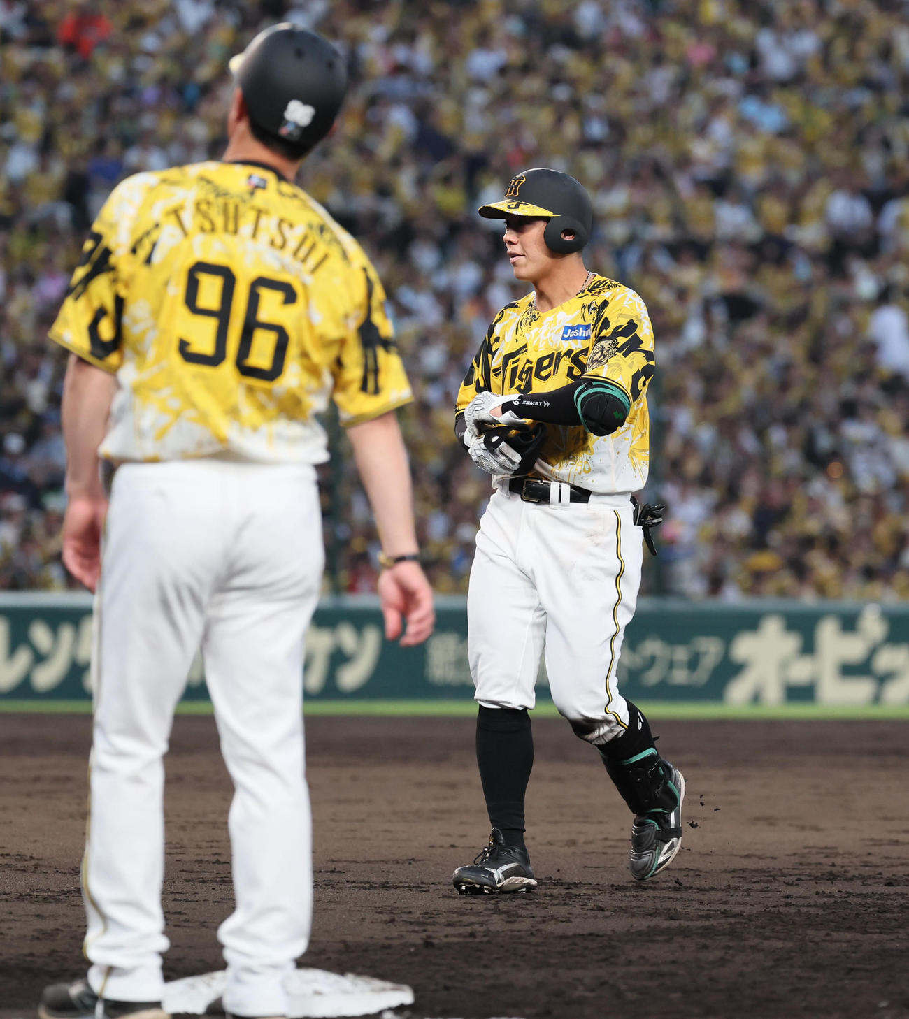 阪神対ヤクルト　4回裏阪神1死二、三塁、豊田は遊ゴロで大山が三本間で挟殺される間に二塁を狙うがアウトとなる（撮影・宮崎幸一)