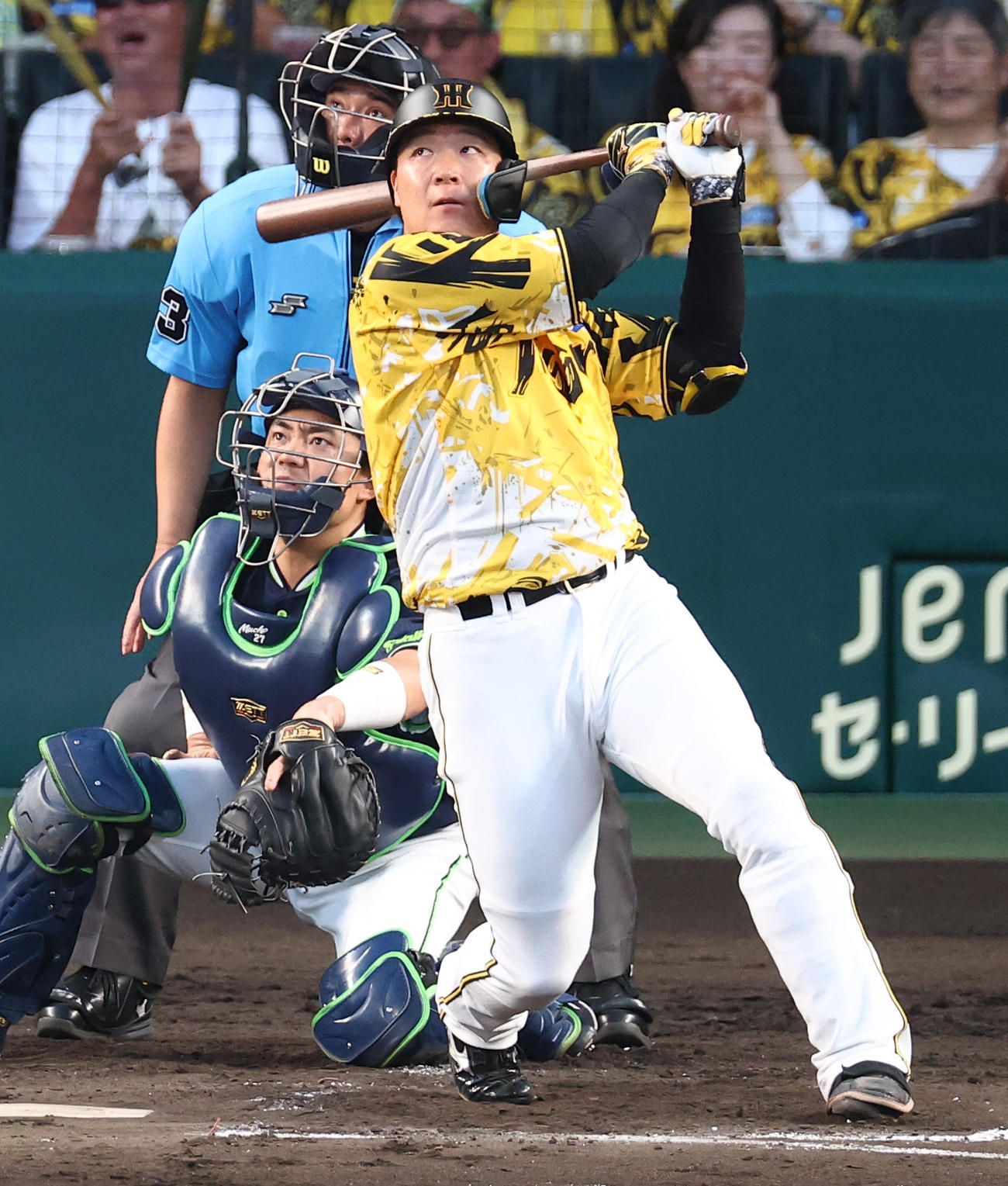 阪神対ヤクルト　4回裏阪神無死満塁、大山は同点となる2点適時打を放つ（撮影・上田博志）