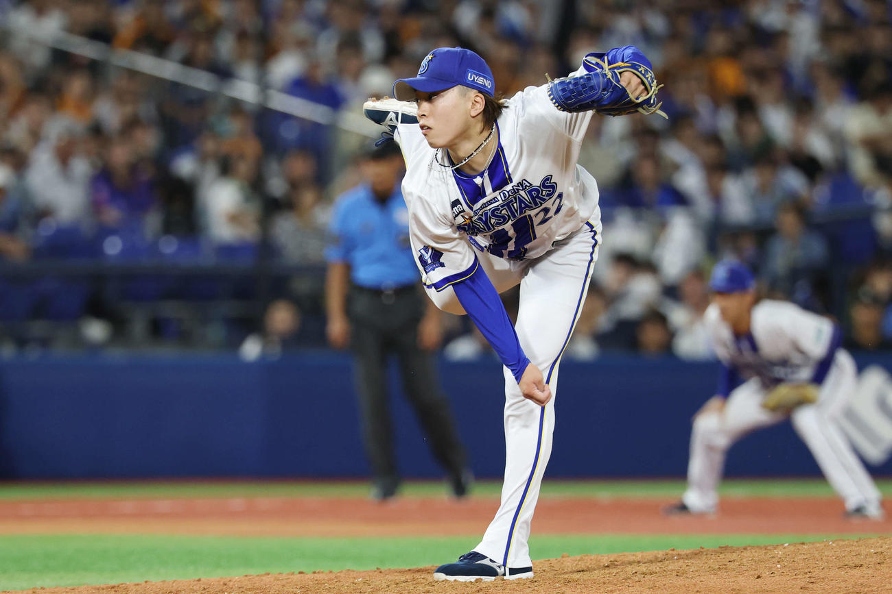 11日　DeNA対巨人　DeNA3番手で登板する入江（撮影・宮地輝）