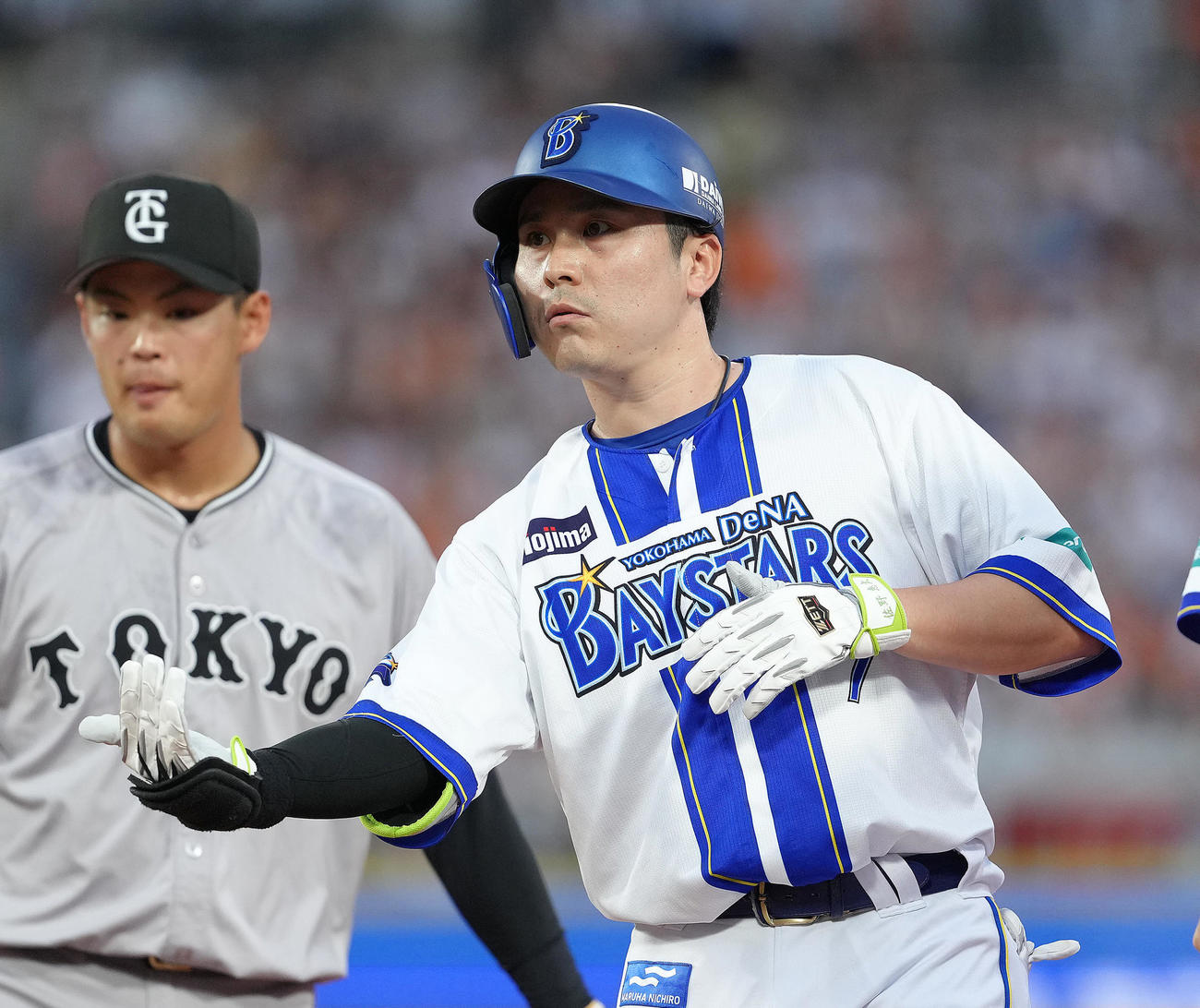 DeNA対巨人　1回裏DeNA1死、佐野は中前打を放つ（撮影・足立雅史）