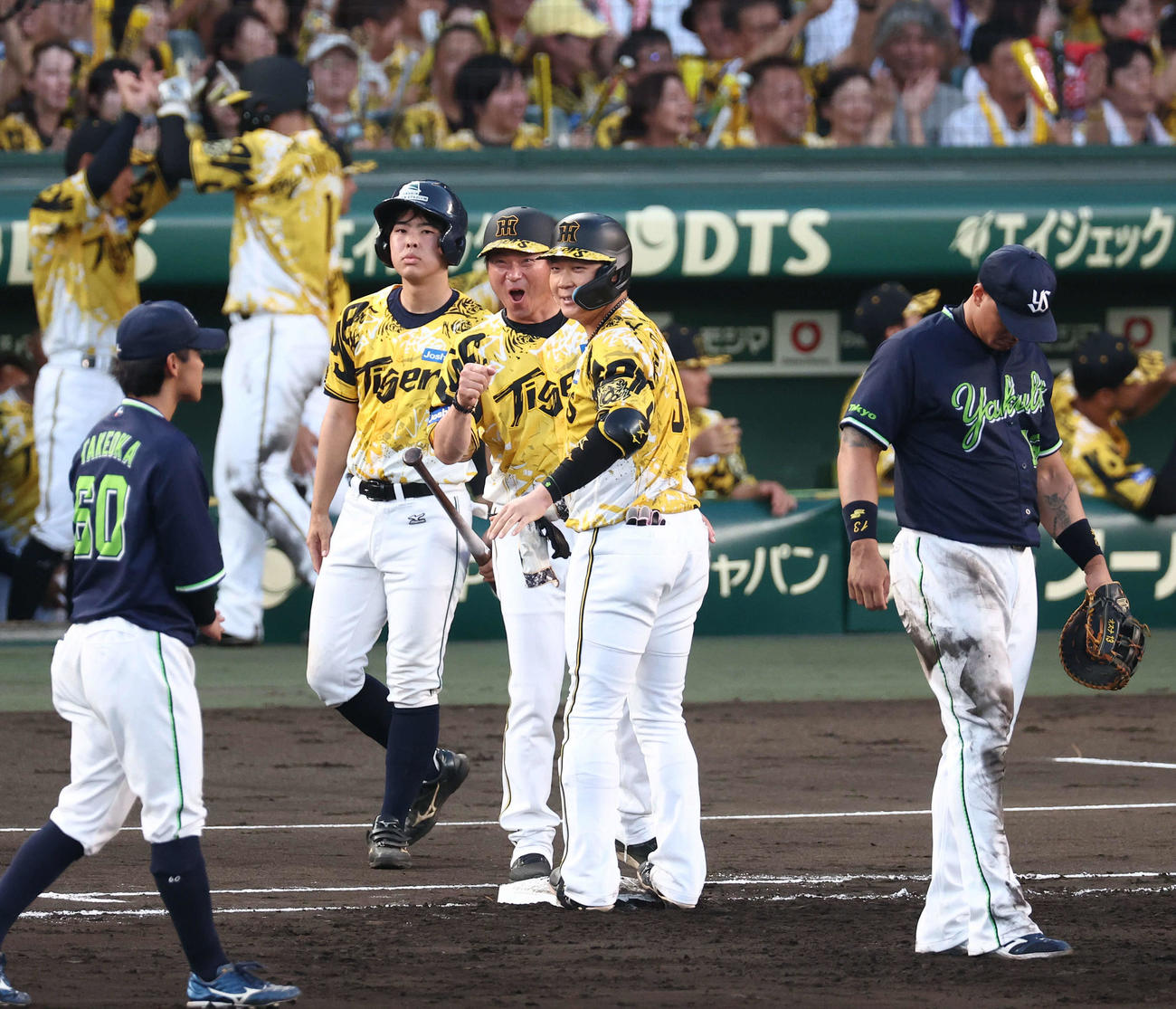 阪神対ヤクルト　4回裏阪神無死満塁、大山は同点となる2点適時打を放つ（撮影・上田博志）