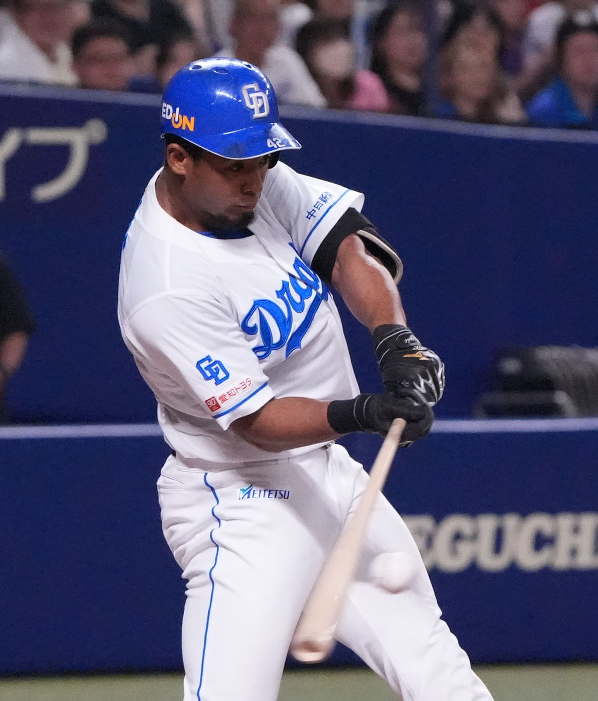 中日対広島　1回裏中日1死三塁、右適時二塁打を放つブライト（撮影・森本幸一）