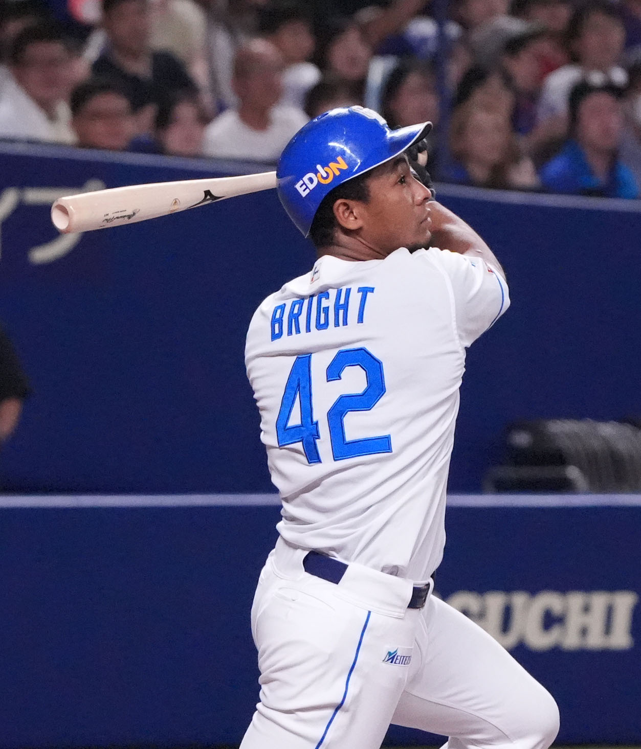 中日対広島　1回裏中日1死三塁、右適時二塁打を放つブライト（撮影・森本幸一）