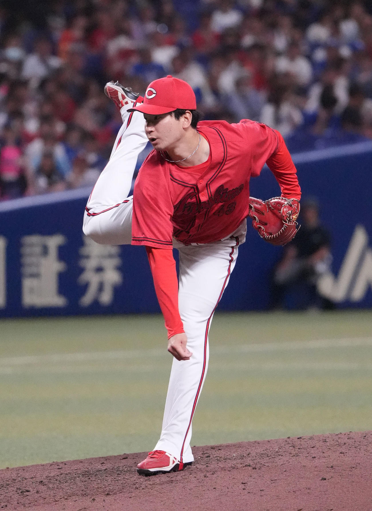 中日対広島　6回裏、広島2番手で登板する島内（撮影・森本幸一）