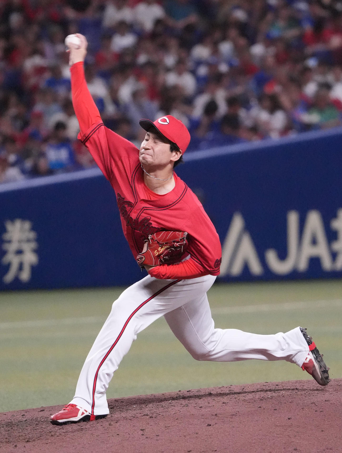 中日対広島　6回裏、広島2番手で登板する島内（撮影・森本幸一）