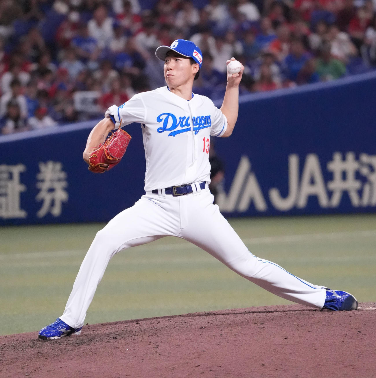中日対広島　10回表、中日4番手で登板する橋本（撮影・森本幸一）