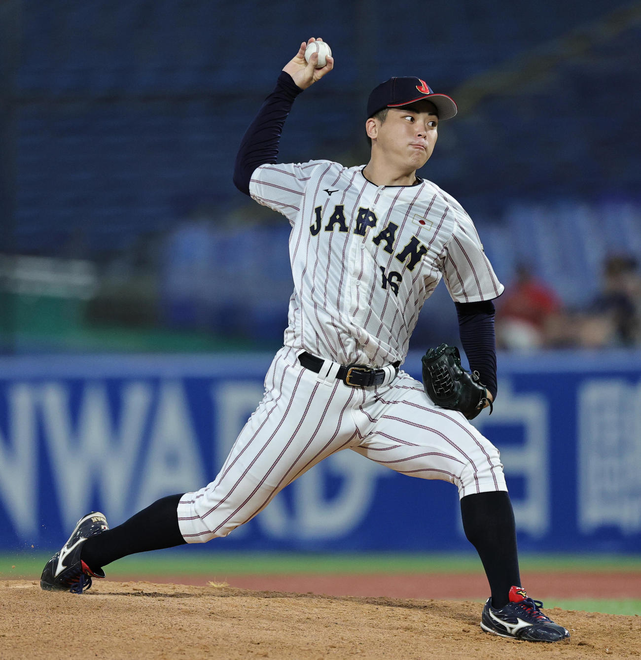 米国対日本　力投する日本・中西（撮影・野上伸悟）