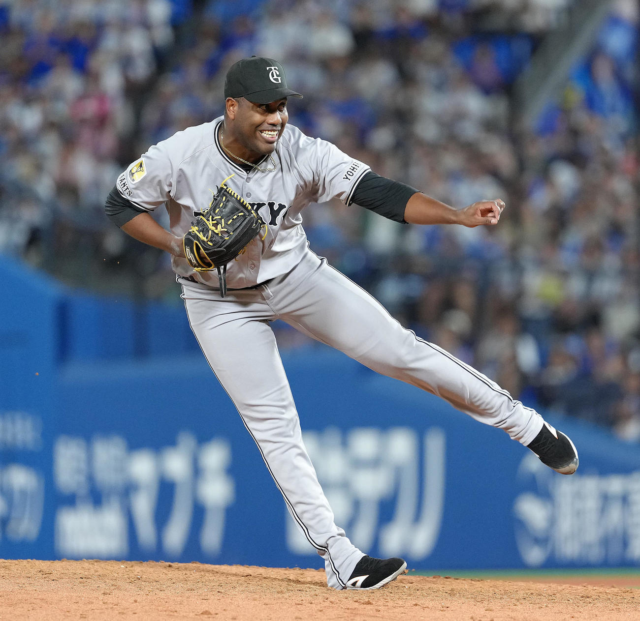 DeNA対巨人　7回から登板した巨人バルドナード（撮影・足立雅史）