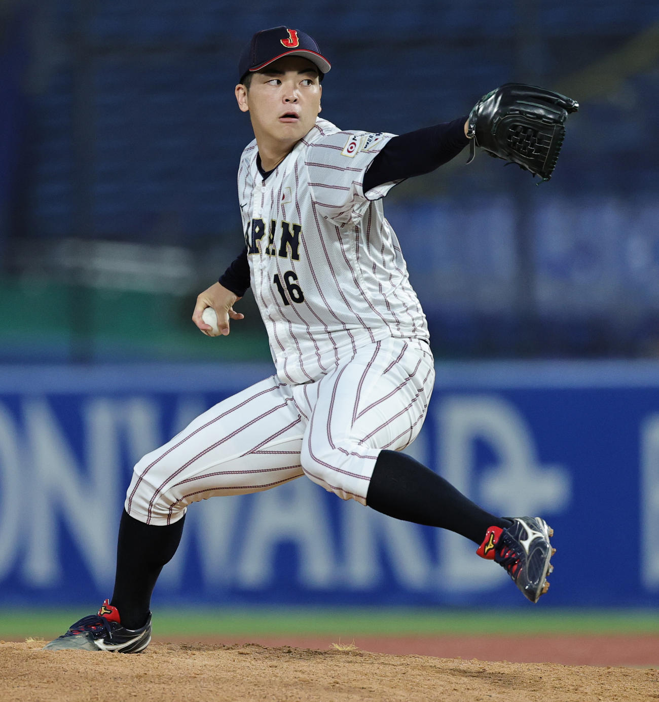 米国対日本　力投する日本・中西（撮影・野上伸悟）
