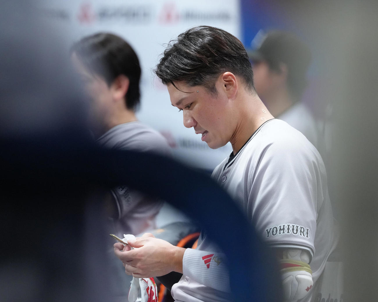DeNA対巨人　5回表巨人無死一塁、二併殺打に倒れた坂本（撮影・足立雅史）