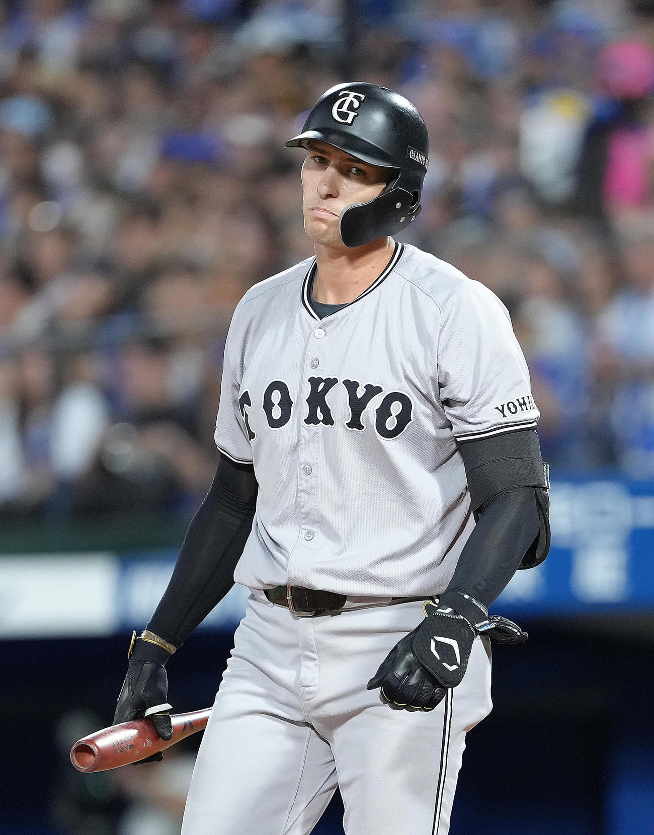 DeNA対巨人　4回表巨人1死二塁、代打フルプは見逃し三振に倒れる（撮影・足立雅史）