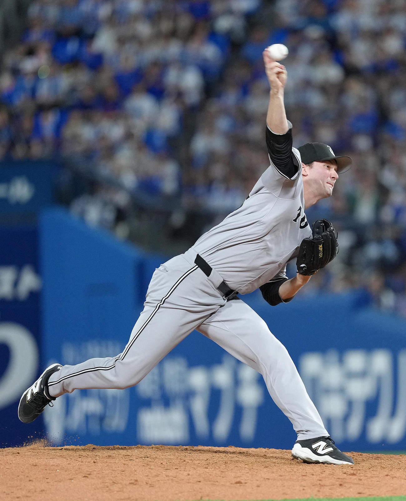 DeNA対巨人　8回から登板した巨人ケラー（撮影・足立雅史）