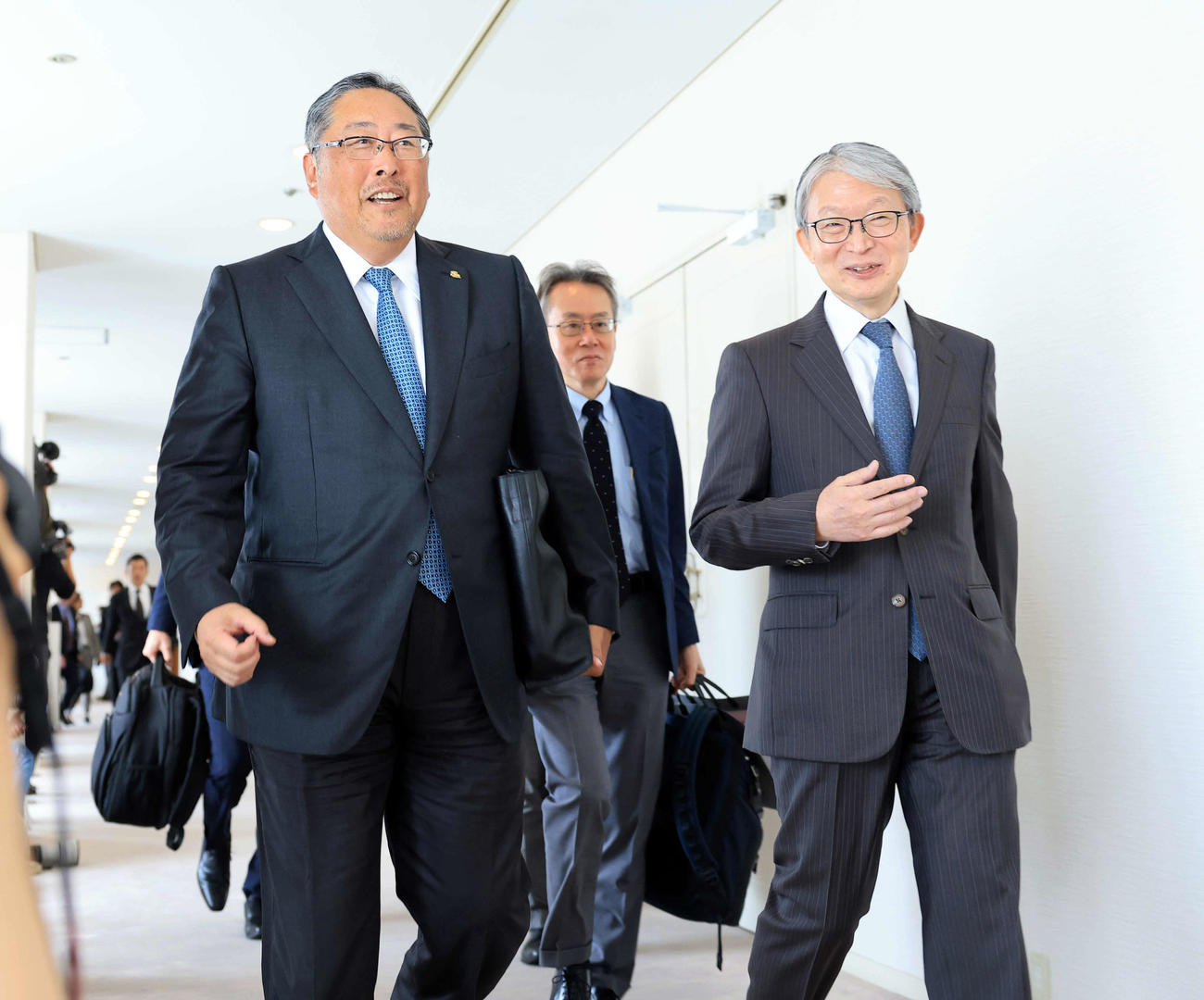 オーナー会議に臨む巨人山口オーナー（右）とソフドバンク後藤オーナー代行（撮影・浅見桂子）