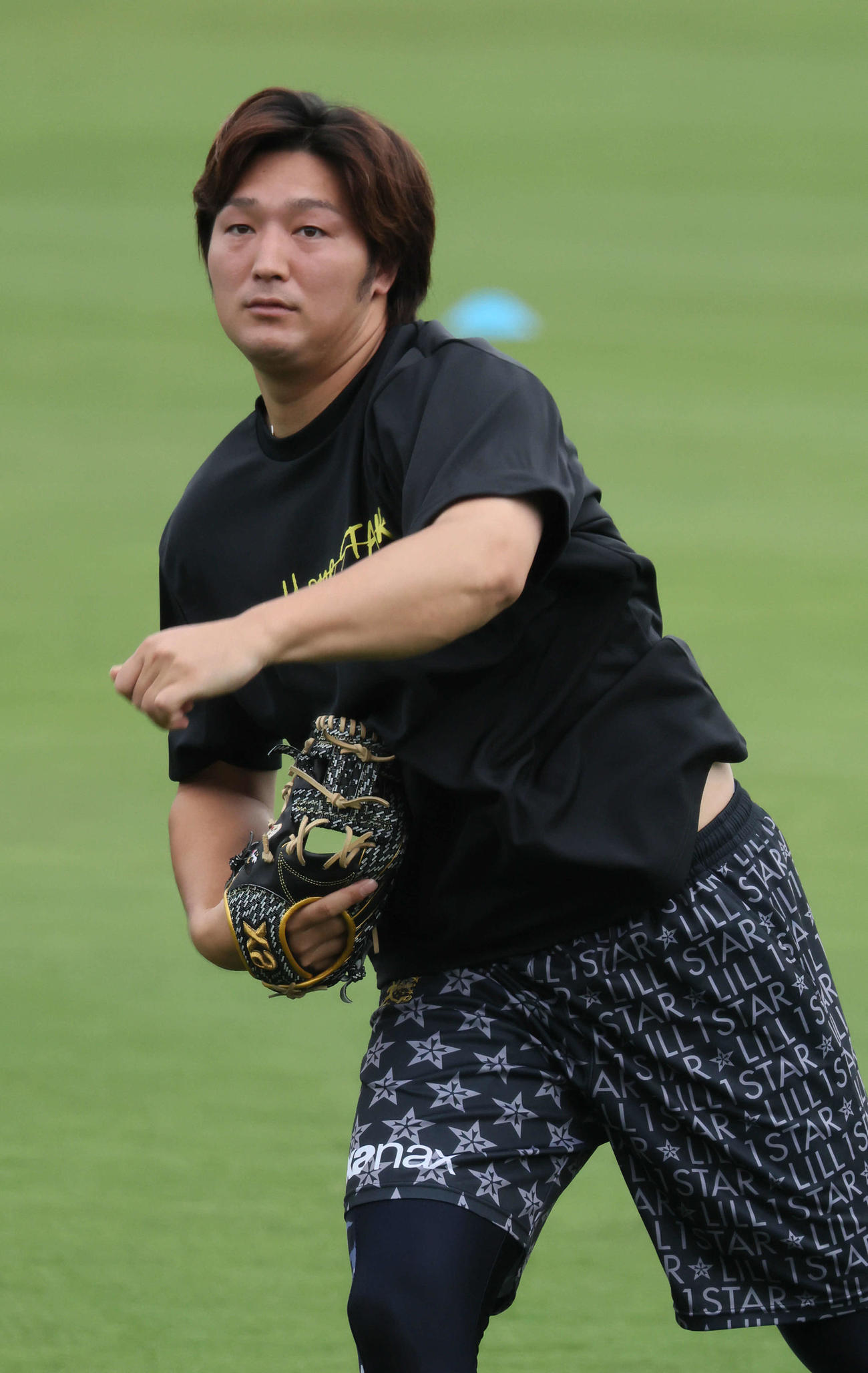キャッチボールをする床田（撮影・加藤孝規）