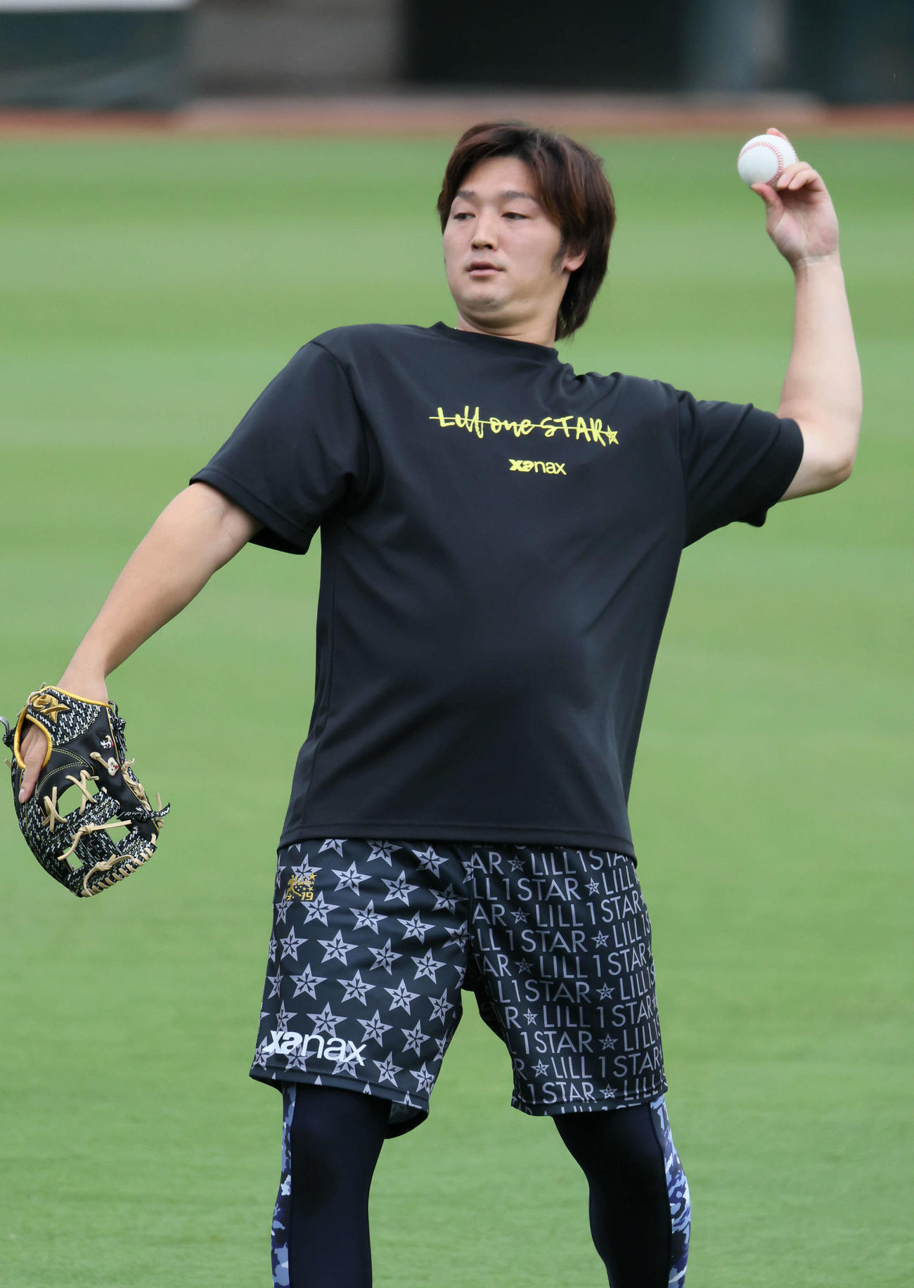 キャッチボールをする床田（撮影・加藤孝規）