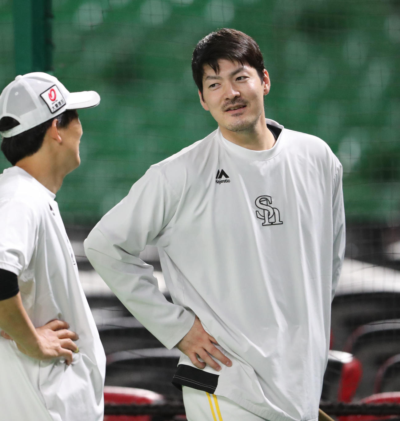 リラックスした表情の有原（撮影・梅根麻紀）