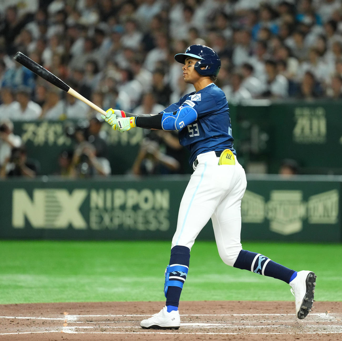 西武対日本ハム　5回表日本ハム2死二塁、左越えに先制の2点本塁打を放つ水谷（撮影・菅敏）