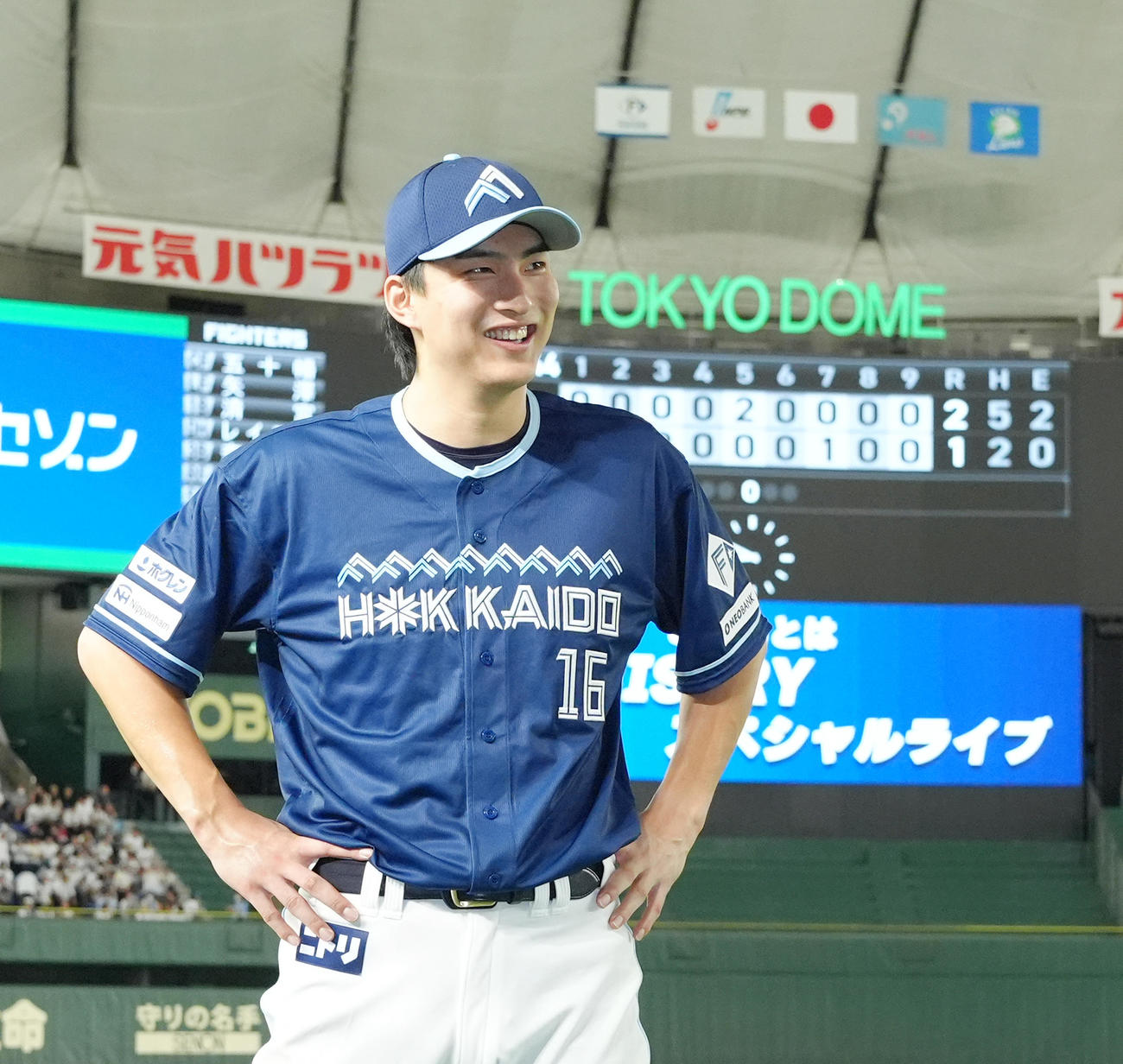西武対日本ハム　完投勝利で今季6勝目を挙げ、笑顔を見せる日本ハム達（撮影・菅敏）
