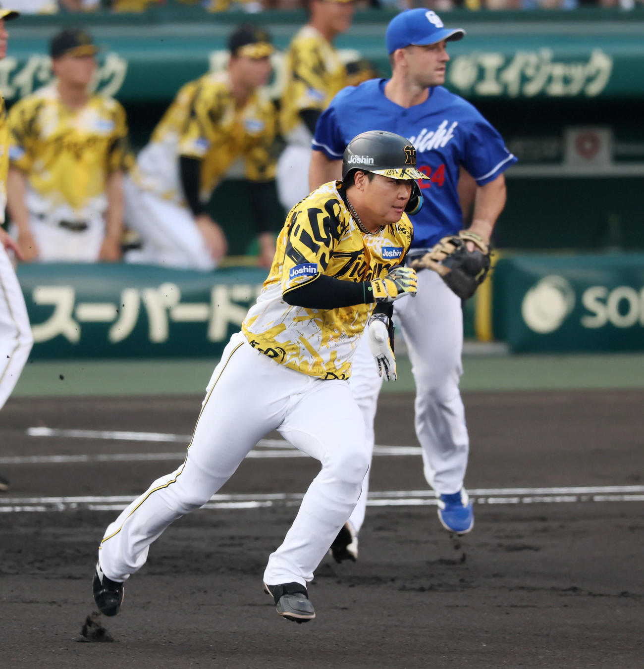 阪神対中日　1回裏阪神2死一、二塁、大山は左越え適時二塁打を放つ（撮影・加藤哉）