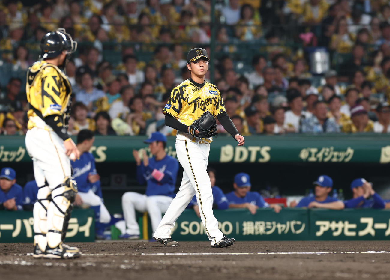 阪神対中日　4回表中日1死満塁、高橋は山本の適時打と森下のエラーで逆転を許す（撮影・上田博志）