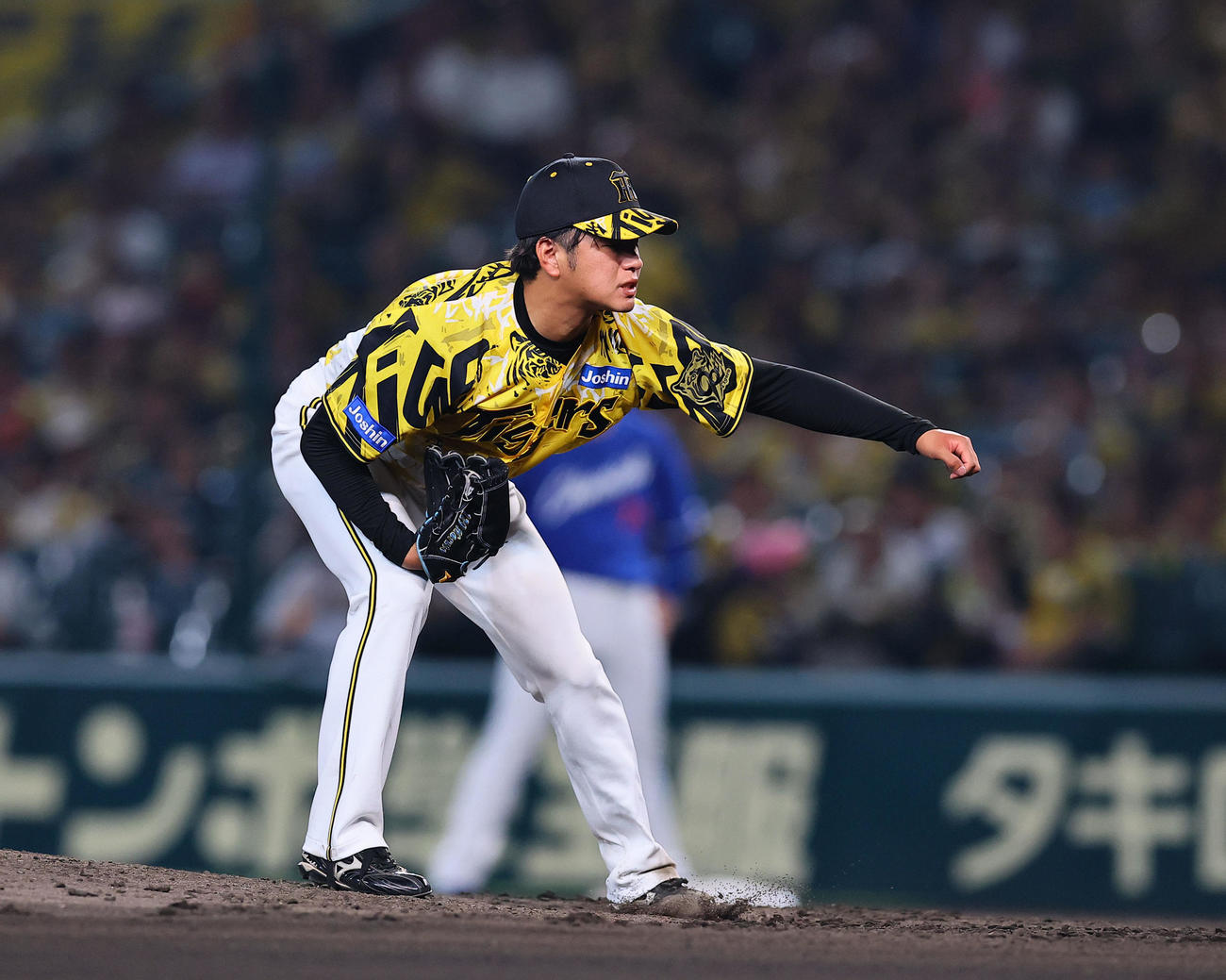 阪神対中日　6回、力投する阪神高橋（撮影・藤尾明華）