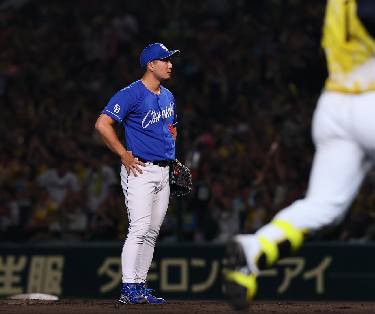 阪神対中日　7回裏阪神2死、森下に同点本塁打を浴びた藤嶋（撮影・藤尾明華）