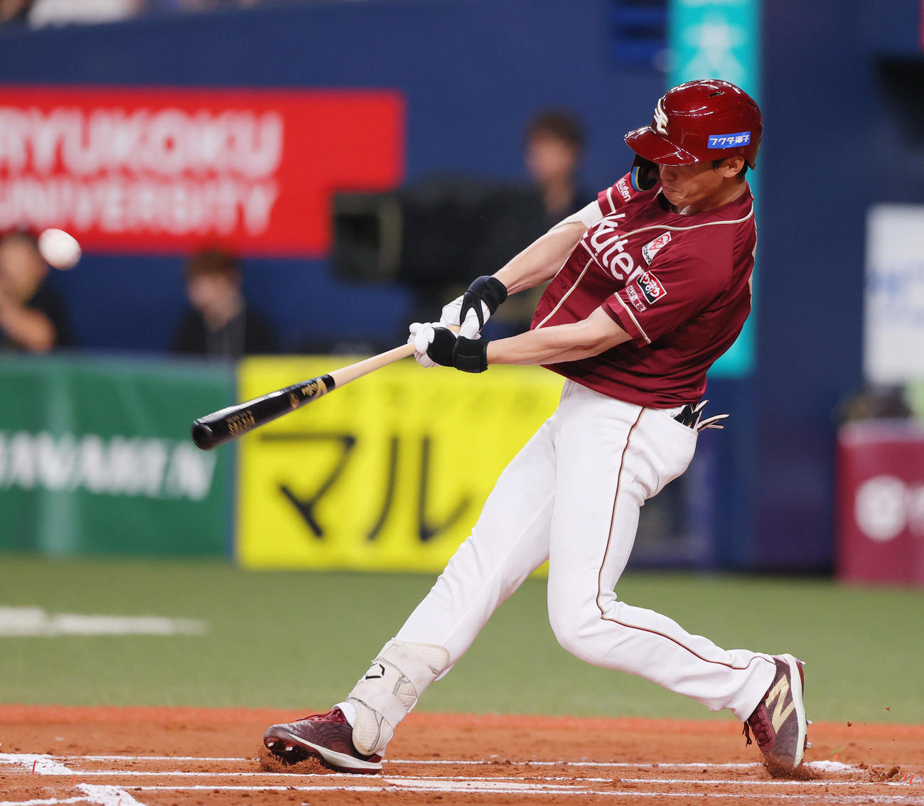 オリックス対楽天　6回表楽天2死満塁、辰己は右越え満塁本塁打を放つ（撮影・上山淳一）