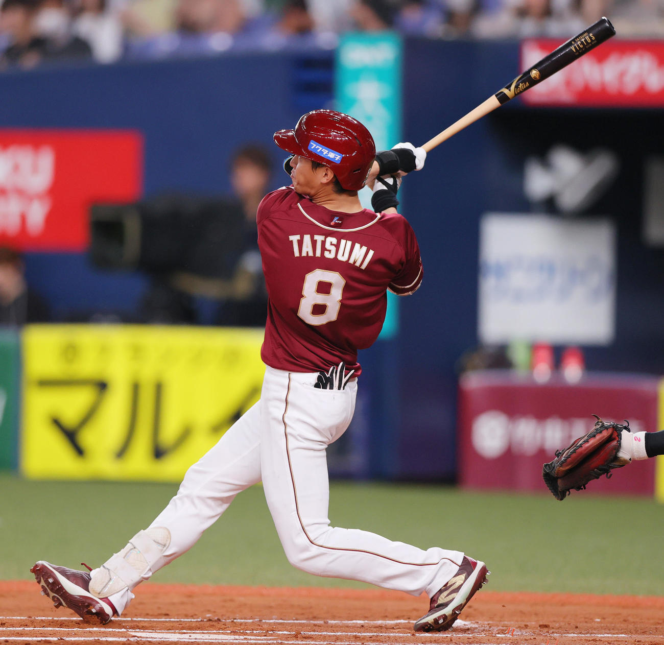 オリックス対楽天　6回表楽天2死満塁、辰己は右越え満塁本塁打を放つ（撮影・上山淳一）