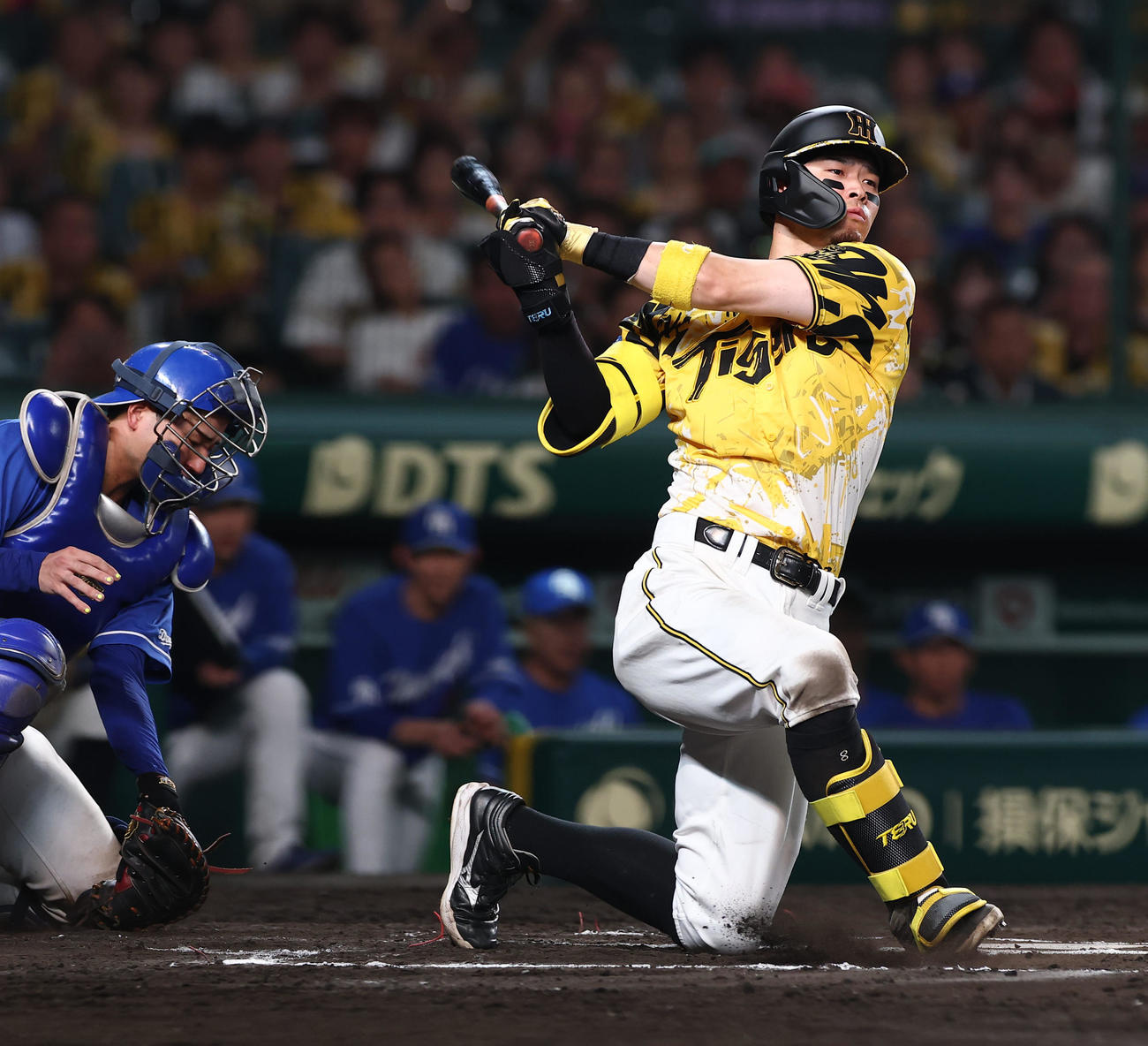 阪神対中日　10回裏阪神2死、佐藤輝は三振に倒れる（撮影・上田博志）