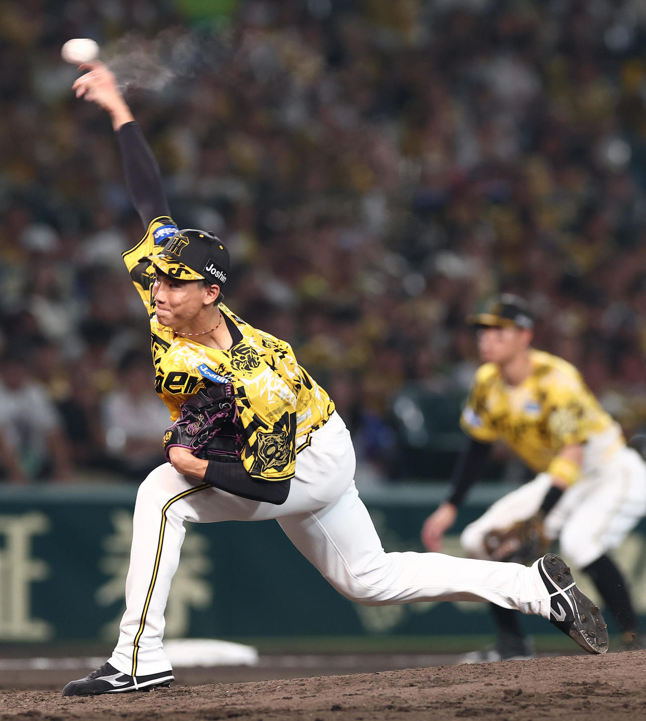 阪神対中日　阪神3番手の湯浅（撮影・上田博志）