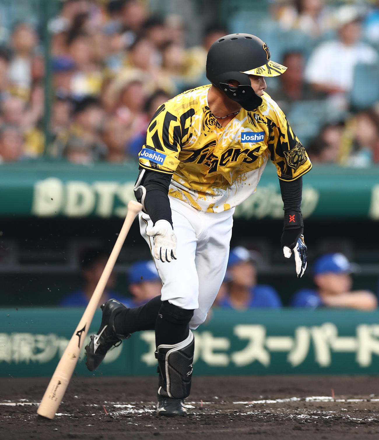 阪神対中日　2回裏阪神無死、島田は安打を放つ（撮影・上田博志）