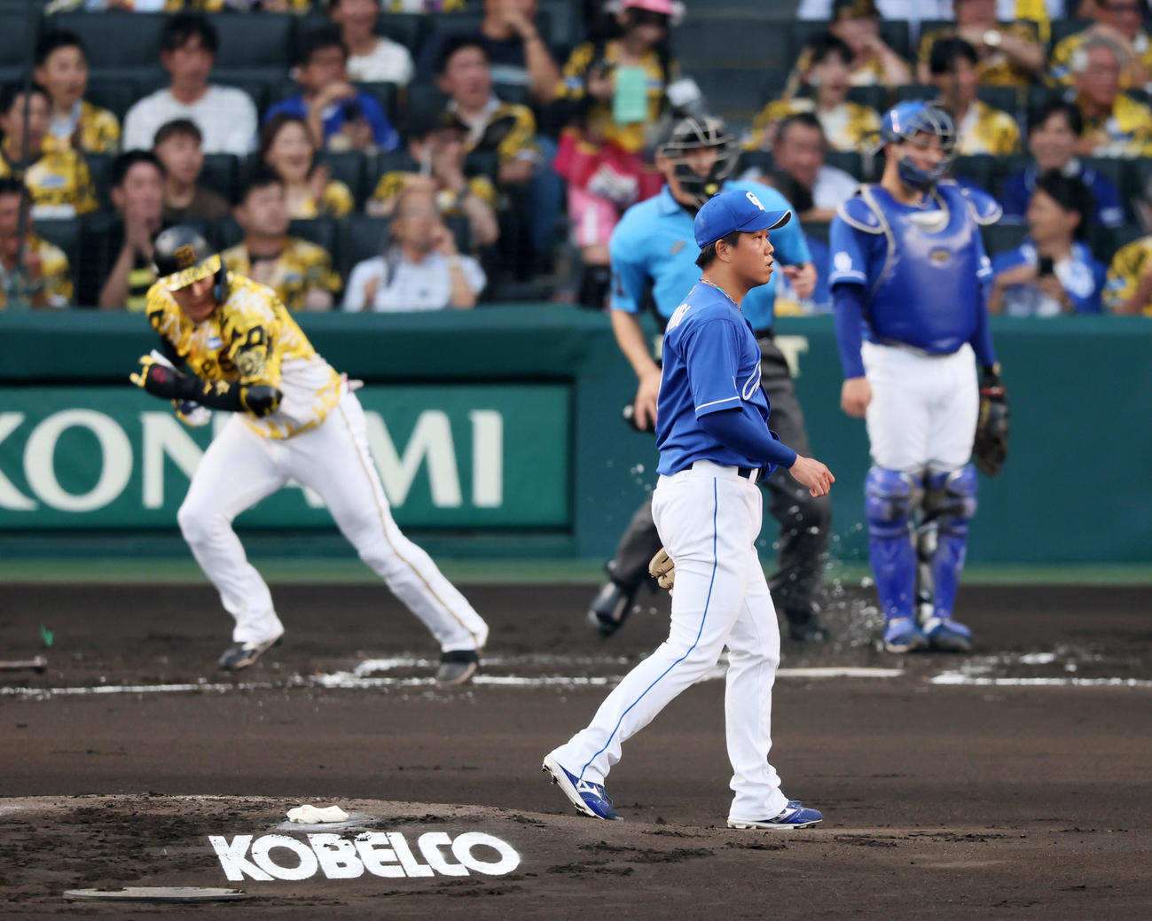 阪神対中日　1回裏阪神2死一、二塁、柳は大山に左越え適時二塁打を打たれ失点する（撮影・加藤哉）