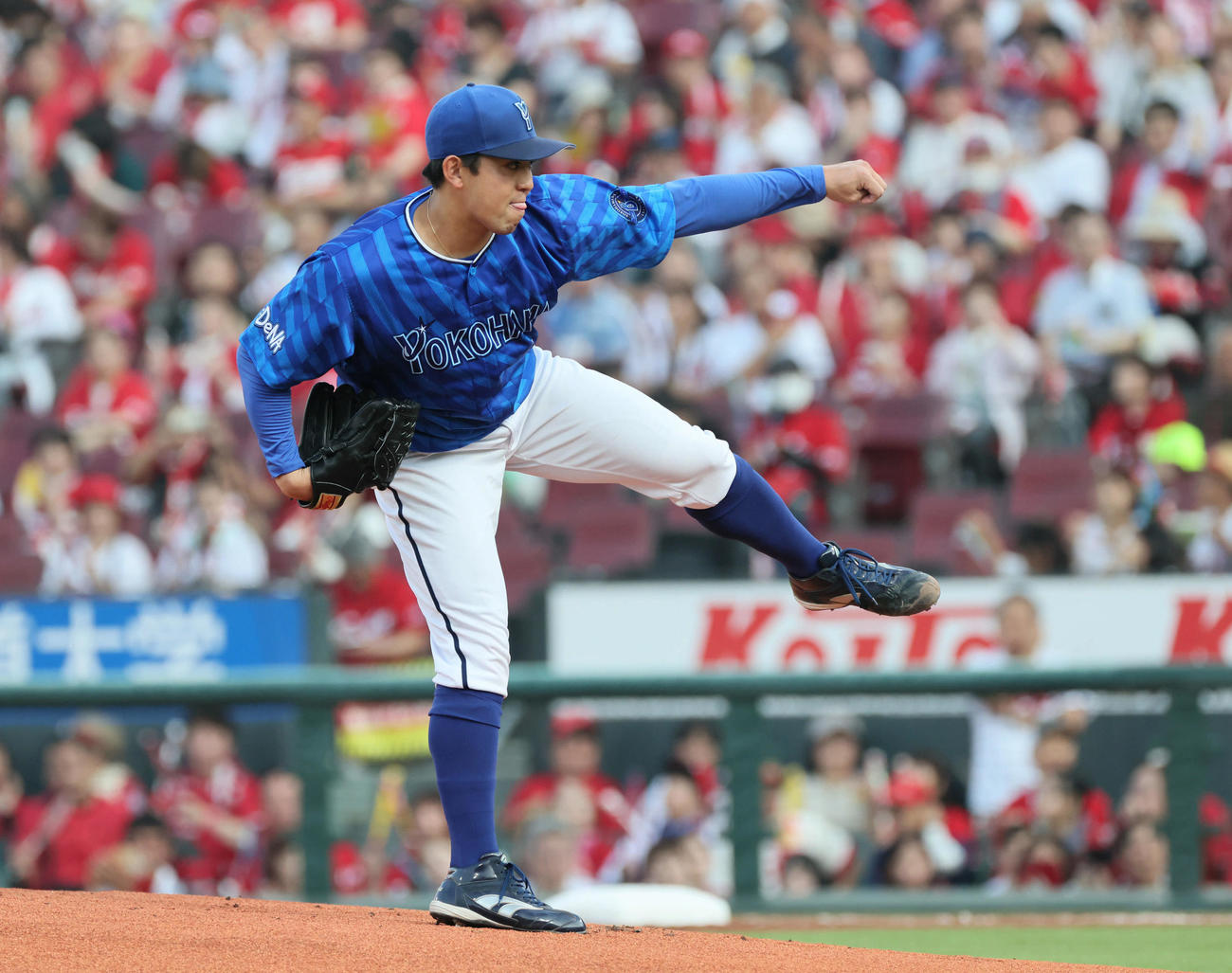広島対DeNA　力投するDeNA先発の東（撮影・加藤孝規）
