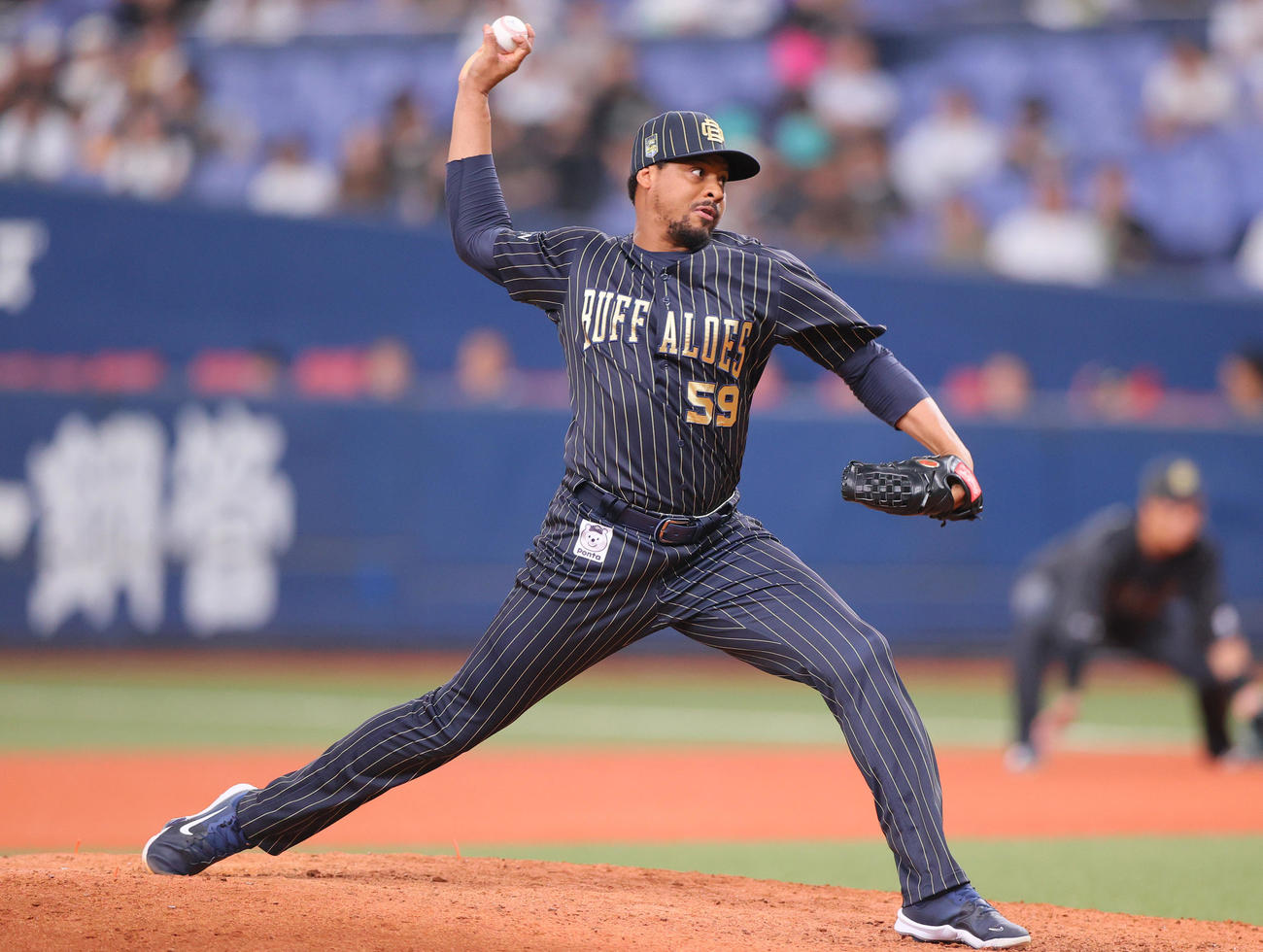 オリックス対楽天　10回表に登板するペルドモ（撮影・上山淳一）