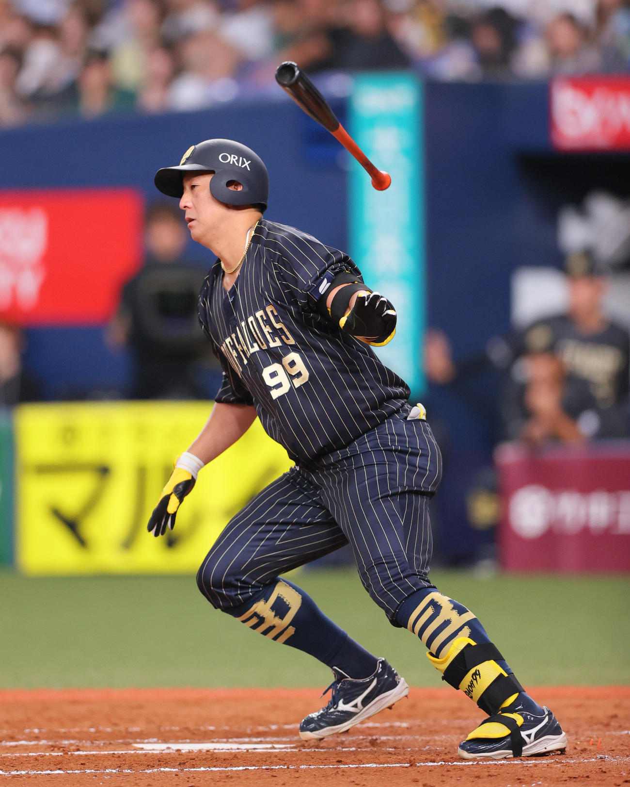 オリックス対楽天　3回裏オリックス無死一、三塁、杉本は左前適時打を放つ（撮影・上山淳一）