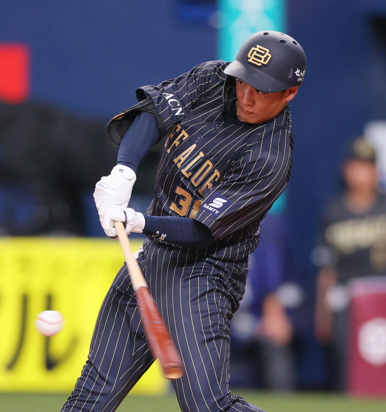 オリックス対楽天　10回裏オリックス1死、来田は中二塁打を放つ（撮影・上山淳一）