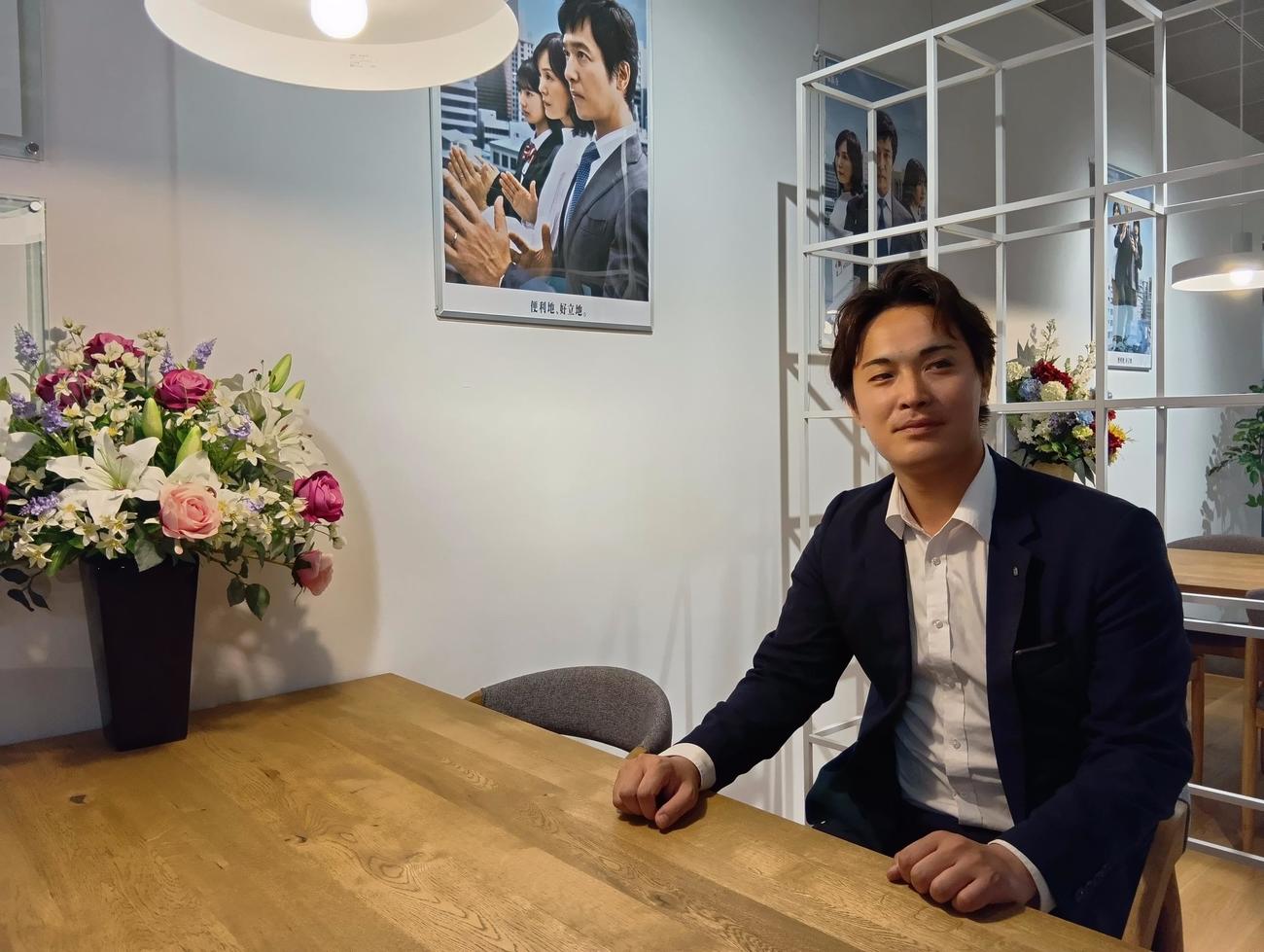 大船渡OBの柴田貴広さんは職場で全国の球児へエールを送った