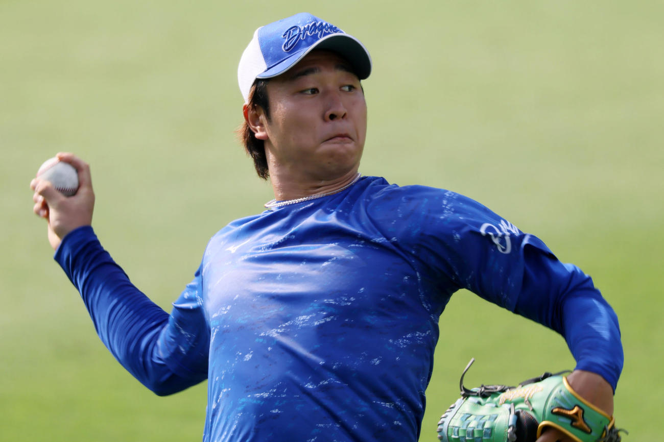 阪神対中日　キャッチボールする高橋宏（撮影・加藤哉）