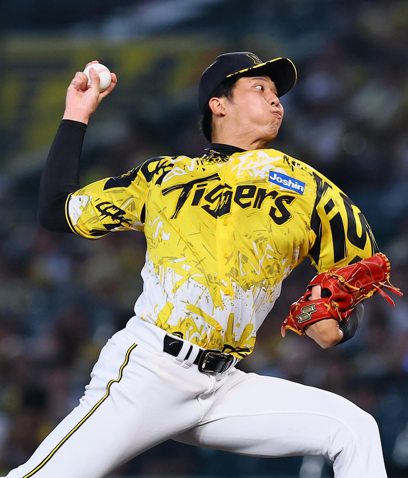 阪神対中日　5回、力投する阪神才木（撮影・藤尾明華）