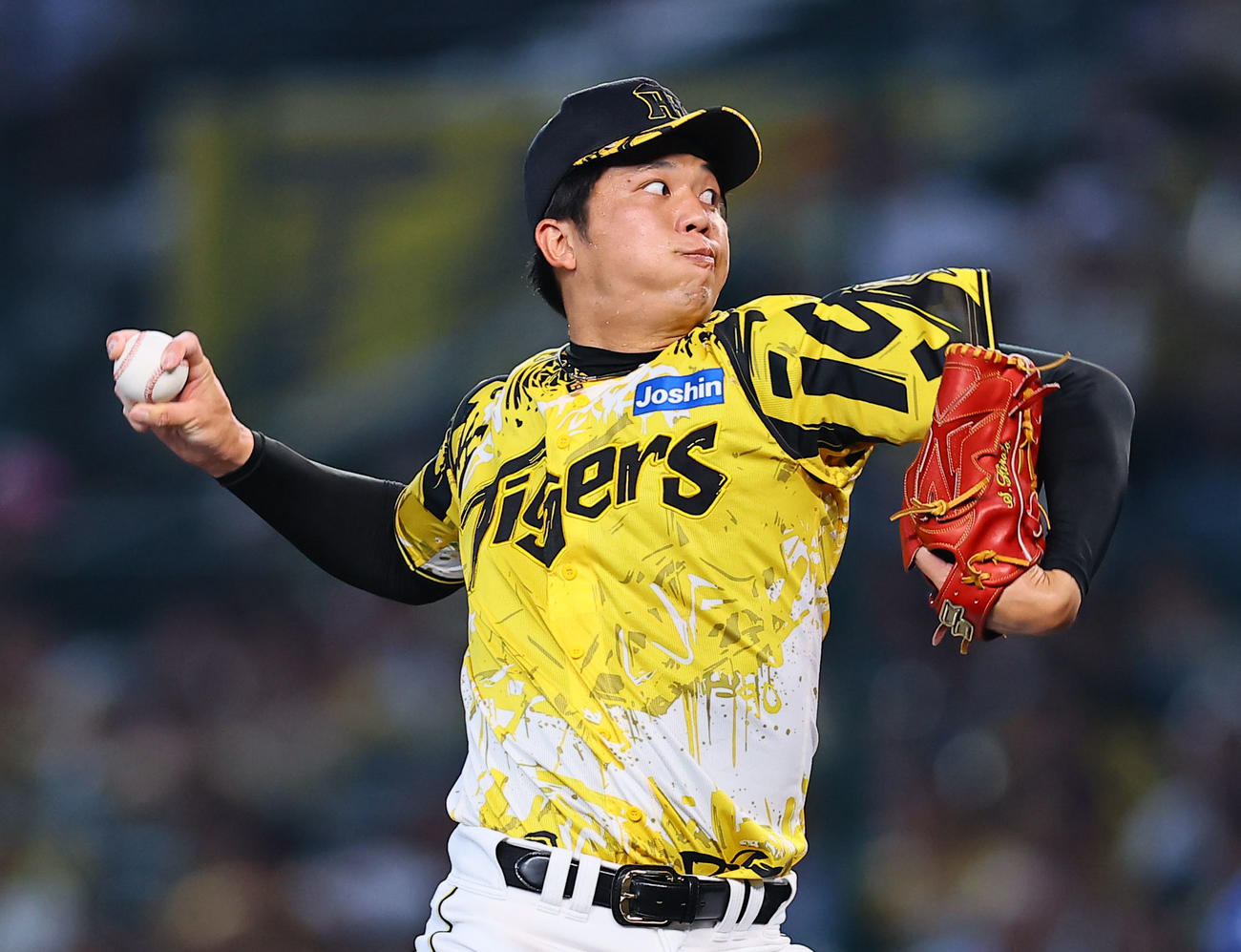 阪神対中日　5回、力投する阪神才木（撮影・藤尾明華）