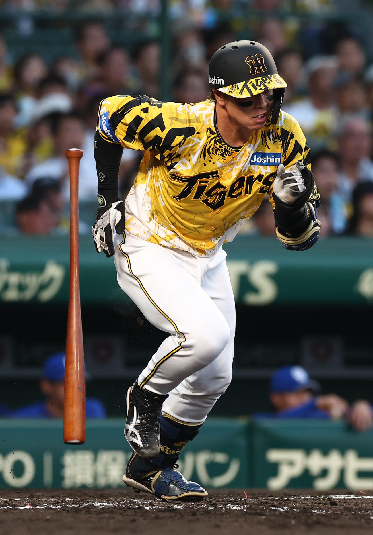 阪神対中日　3回裏阪神無死、梅野は右前打を放つ（撮影・上田博志）