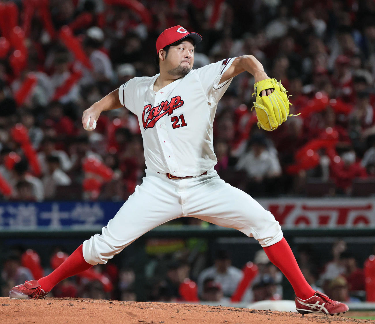 広島対DeNA 7回表DeNA2死二塁、広島2番手の中崎（撮影・加藤孝規）