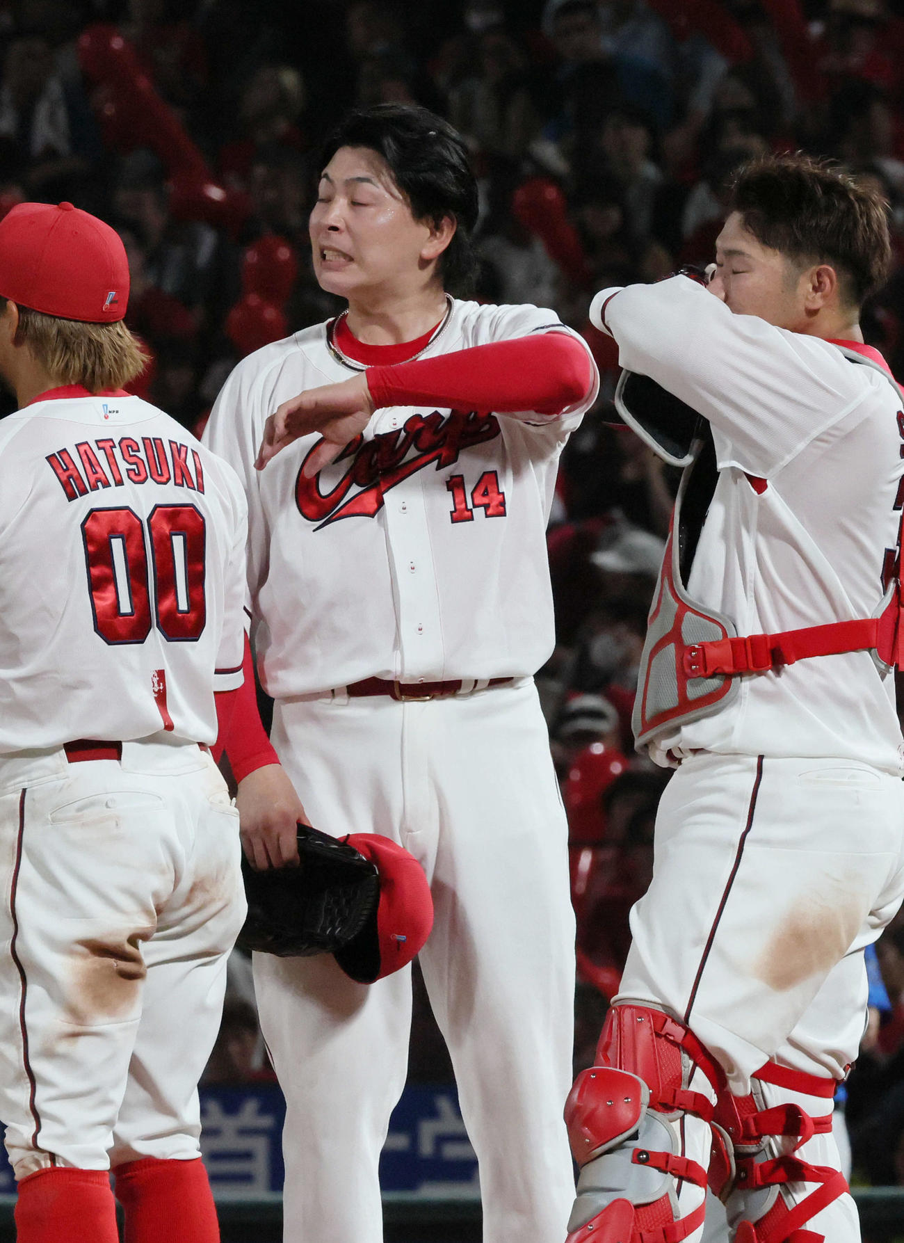 広島対DeNA 7回表DeNA2死二塁、大瀬良（中央）は降板（撮影・加藤孝規）