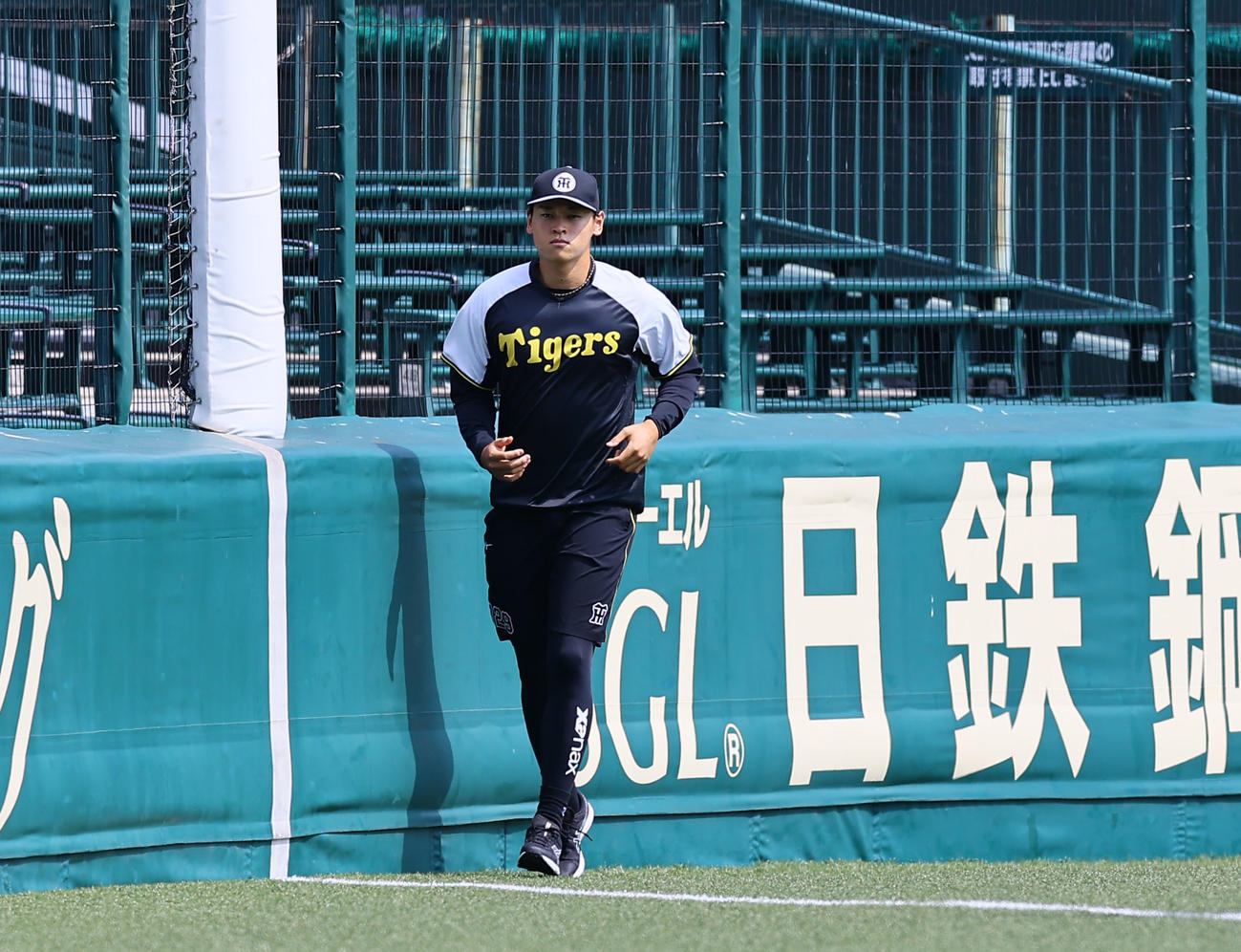 阪神対中日　ランニングをする阪神早川（撮影・藤尾明華）