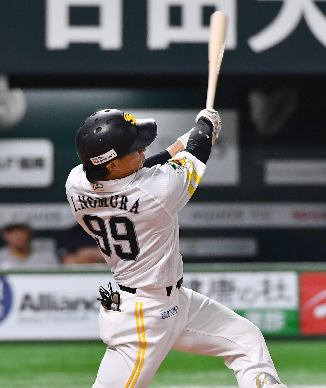ソフトバンク対ロッテ　6回裏ソフトバンク2死一、二塁、野村は適時左二塁打を放つ（撮影・岩下翔太）
