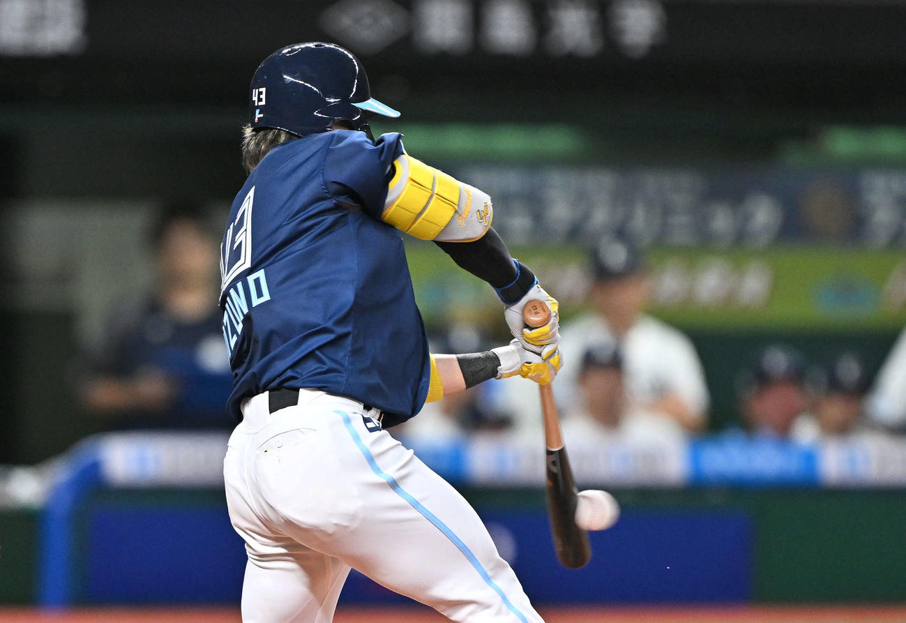 西武対日本ハム　3回表日本ハム1死三塁、水野は中前適時打を放つ（撮影・滝沢徹郎）
