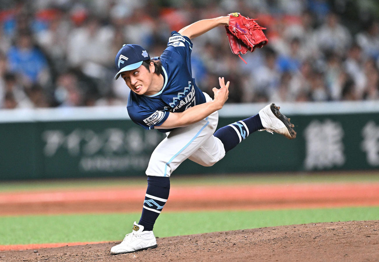 西武対日本ハム　7回裏、日本ハム2番手で登板する山本拓（撮影・滝沢徹郎）